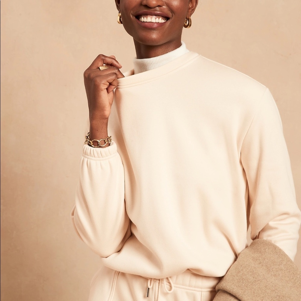 NWT Banana Republic Cozy Velour-Lined Bubble-Sleeve Cream White Sweatshirt